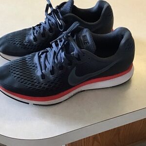 Nike Men's Dark Gray Sneakers size 11